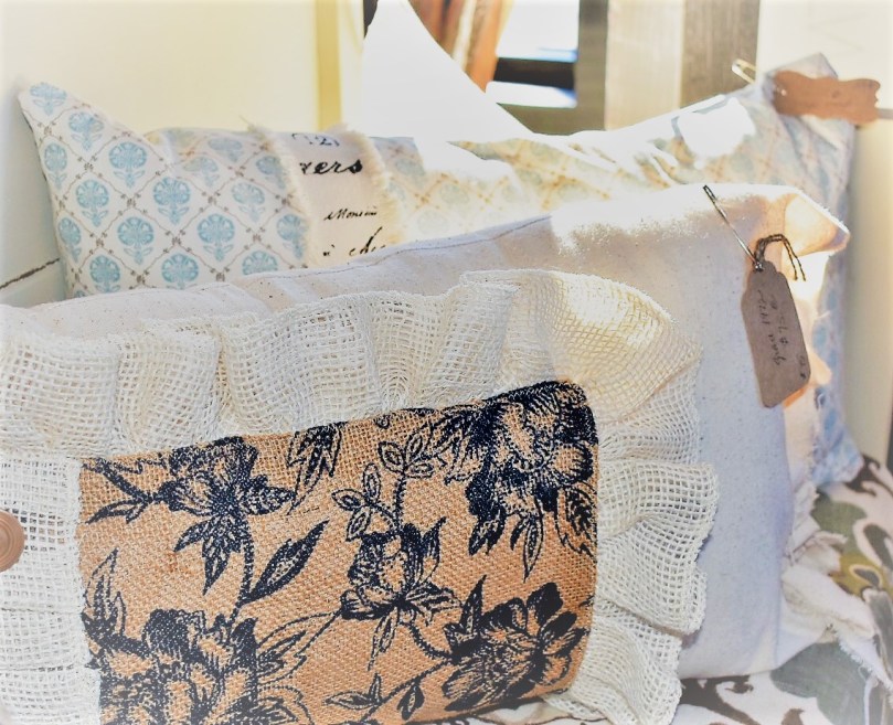 farmhouse-pillows